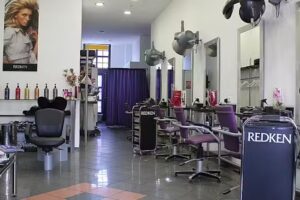 aktuell Friseur und Make-up Artist