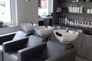 Alexandra Greinert , Haare & Kosmetik