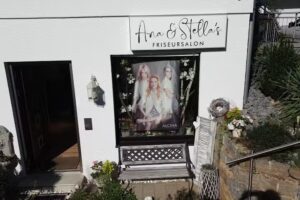 Ana und Stella&rsquo;s Friseursalon