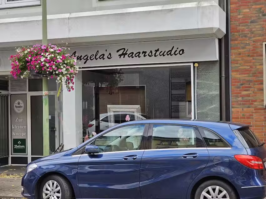 Angelas Haarstudio, Angela Hallmann