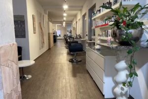 Anna Schweinitz Hairstylist&Team