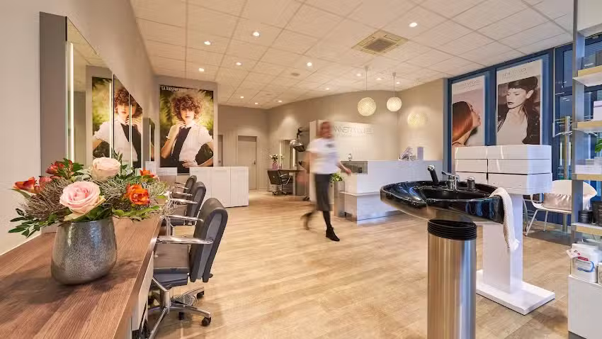 Annett V&ouml;lkel Frisuren und Kosmetik