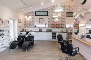 Annikaˋs Haarschliff