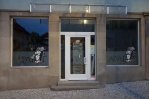 Apart Hair & Beauty Lounge