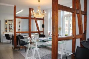 Artur Gaus Haar Make-Up Kosmetik