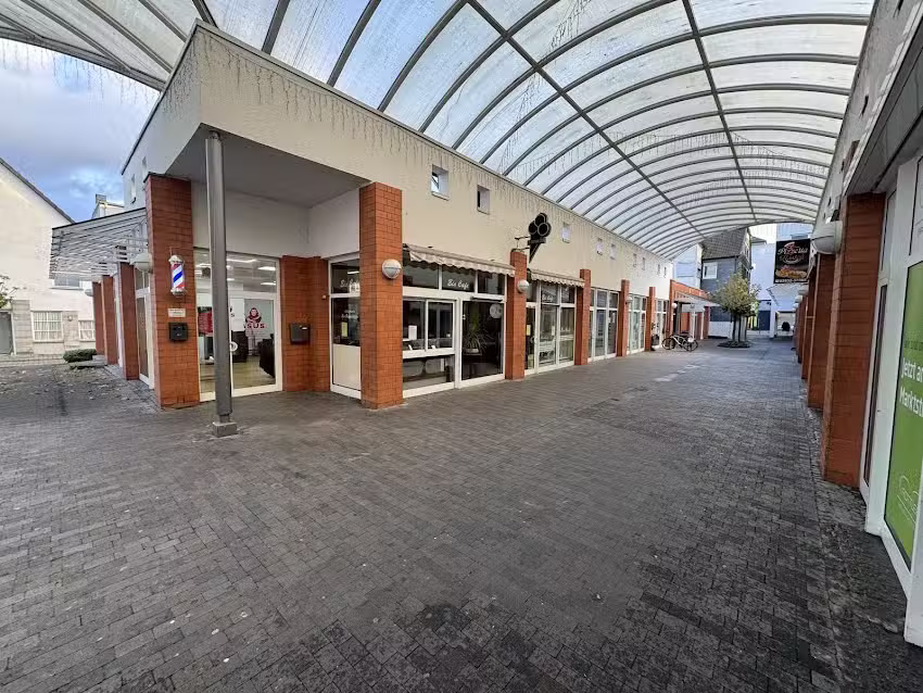 ASUS BARBERSHOP & FRISEUR