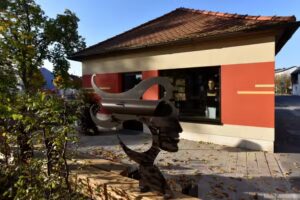 B.B&acute;s Frisuren