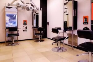 Bauer&lsquo;s Cut & Color