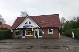 Britta&rsquo;s Salon, B. Man&szlig;en