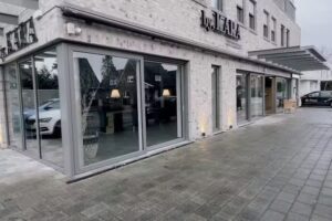 by. KARA &ndash; Die Friseure