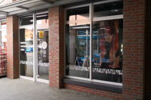 By Strobel Maurive Hair Nail