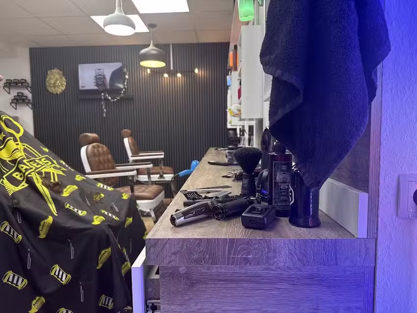 Candemir&rsquo;s Barber Shop