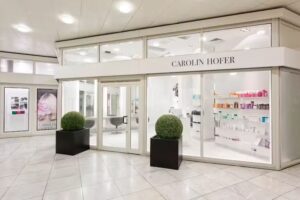 CAROLIN HOFER // Friseur auf der K&ouml;nigsallee