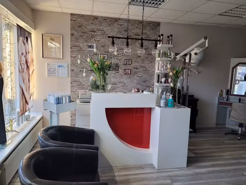 Christine Christeck-J&auml;hnke, Friseur-Kosmetik und Per&uuml;ckenstudio