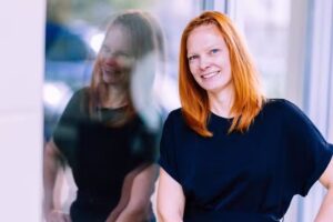 Claudia Goldbach Hair Art Berlin | Locken & Calligraphy Cut&ldquo;