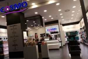Cosmo Friseurzubeh&ouml;r und Friseurdienstleistungen Alexa am Alexanderplatz Berlin