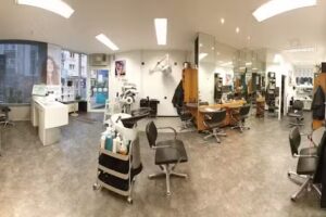 Cut in Haarmonie (Friseursalon)