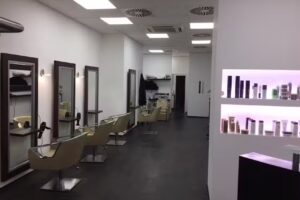 CUT LOUNGE BY YASEMIN