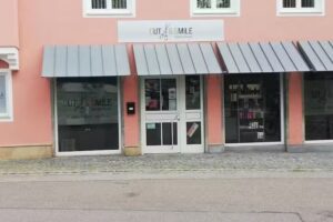 CUT & SMILE &ndash; Sabrina Strauch