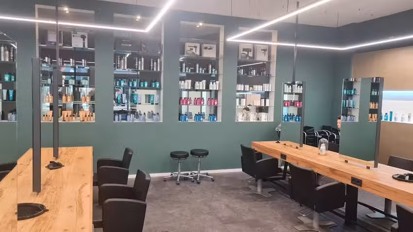 D. Machts Lounge Friseur Berlin F200