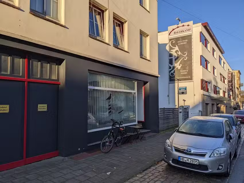 De Swarte Kopp &ndash; Haarsnieder un Barbeer