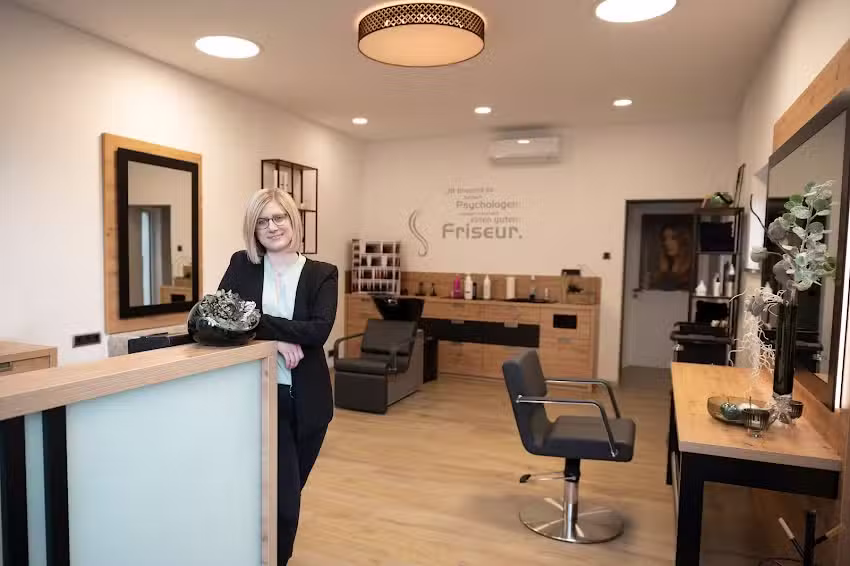 Dein Friseur by Nadine Dobler