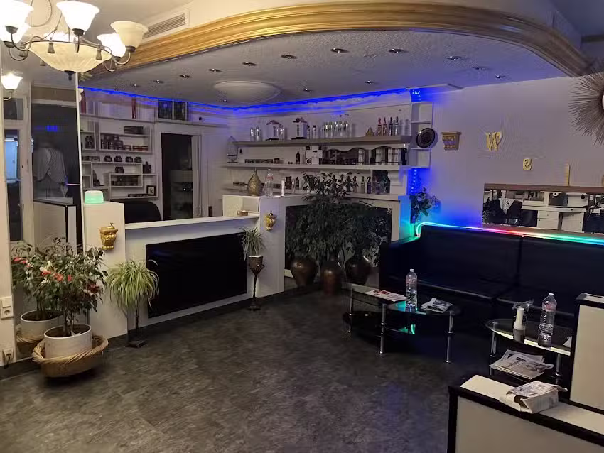 Deinstyledeinschnitt by Yunes