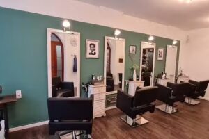 DER FRIZÖR Annett Schuppe