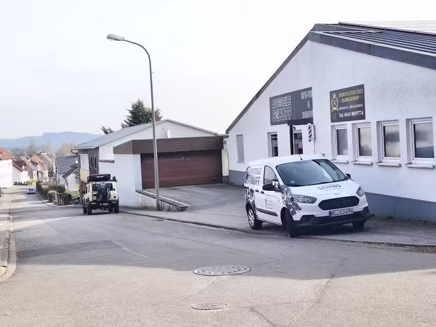 DEROYALTOUCHES BARBERSHOP