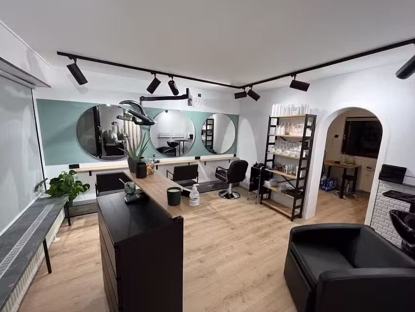 Die Friseurin by Svenja Wagner