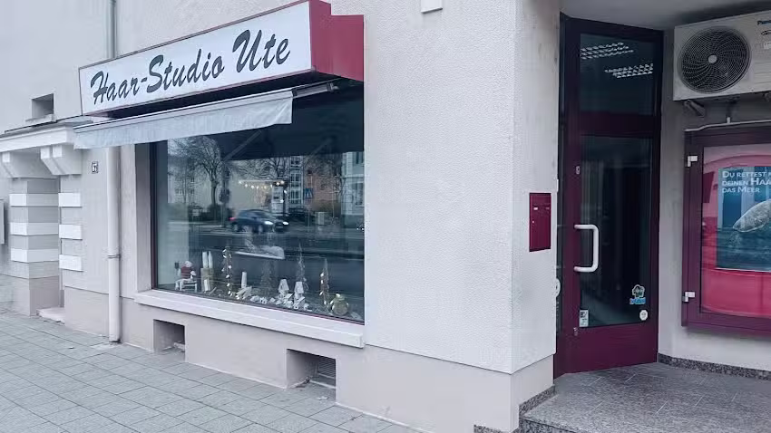 Dina&lsquo;s Haarstudio