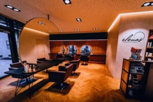 Elenas Friseurst&uuml;berl