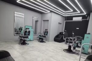 EZZO&lsquo;S BARBIER