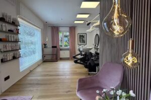 FRISEUR. Alexandra Jakob