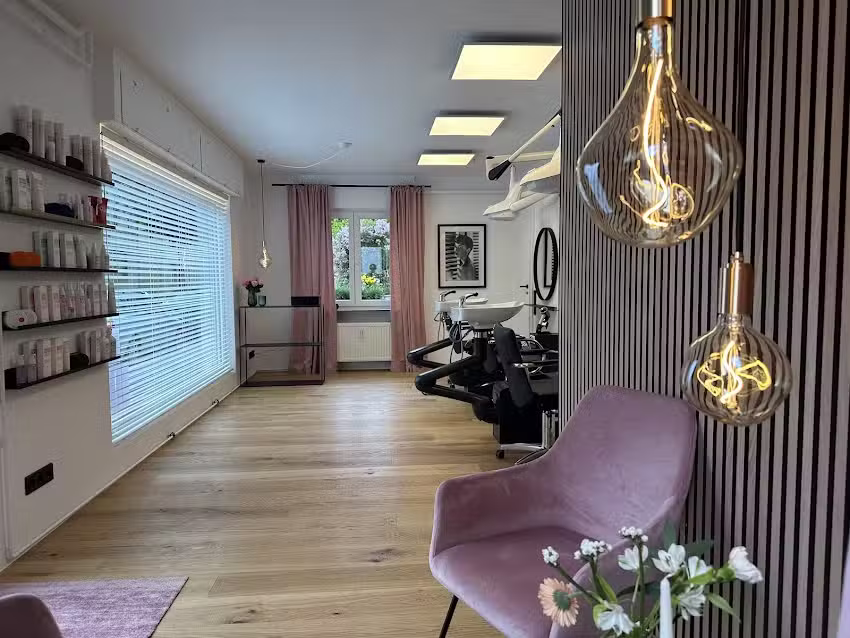 FRISEUR. Alexandra Jakob