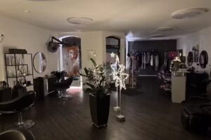 Friseur Be-Haar-Lich by Fenja