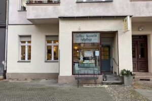 Friseur Bella / Haarverl&auml;ngerung & Keratingl&auml;ttung Berlin