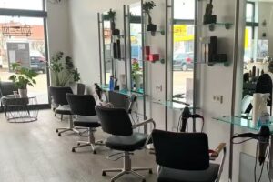 Friseur / CreHaartiv-Team &ndash; Fl&ouml;rsheim a.M