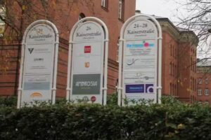 Friseur Julia&rsquo;s Haarwerk &ndash; im Uhrenblock