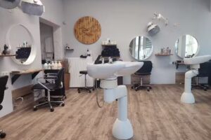 Friseur/Kosmetiksalon Kamm-in