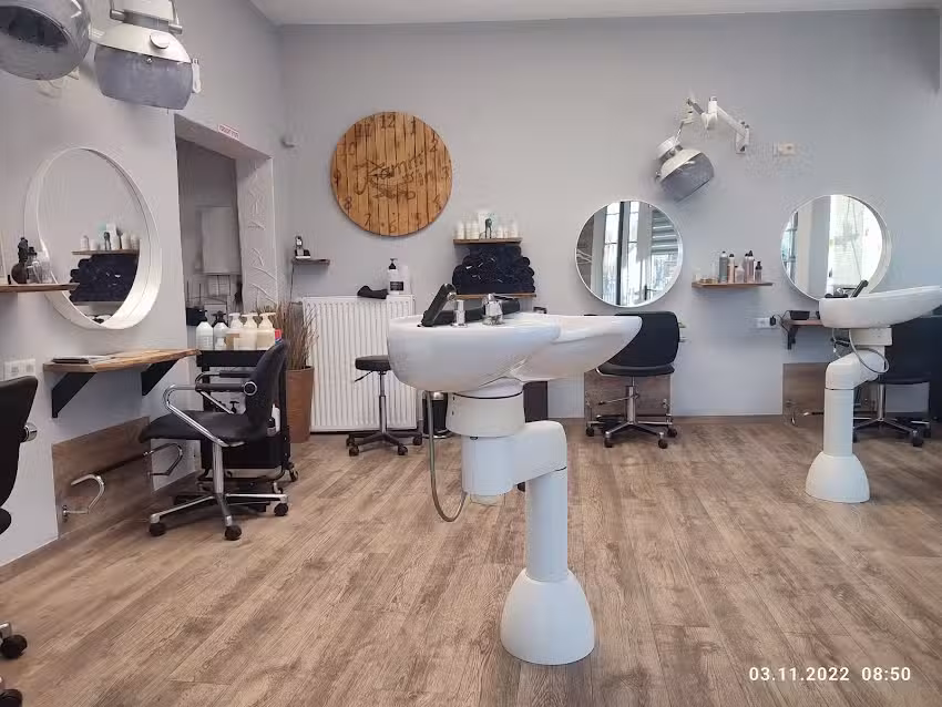 Friseur/Kosmetiksalon Kamm-in