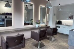 FRISEUR LEENINGS TERESA & HELMUT