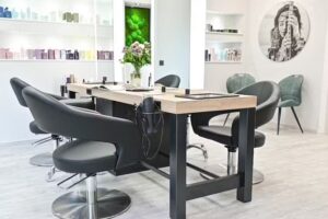 Friseur MariaMani Hair Artist Balayage & Blonde Spezialist | Hamburg