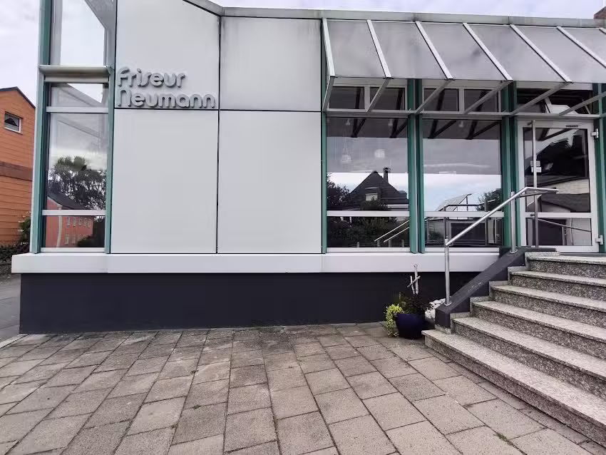 Friseur Neumann by Julia