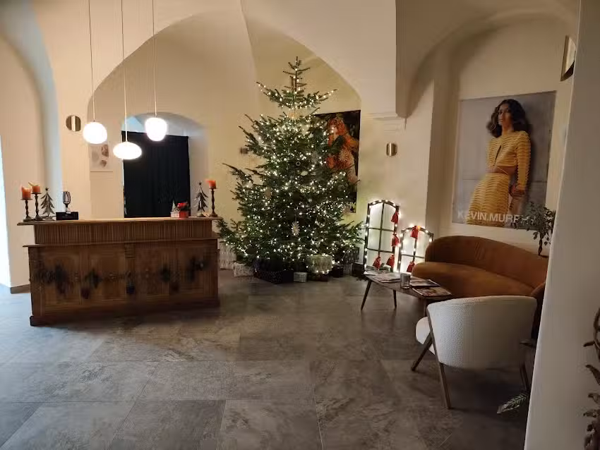 Friseur Salon Aestheticum Bob Sch&auml;fer