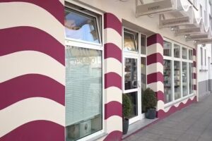 Friseur Schönheitsfarm Locken und Calligraphy Spezialist