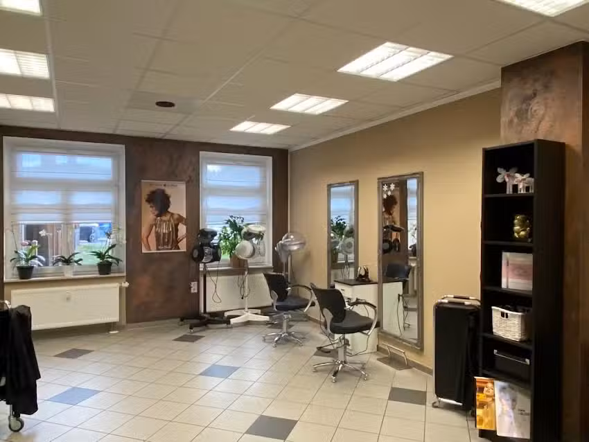 Friseur Titus Fris&ouml;re