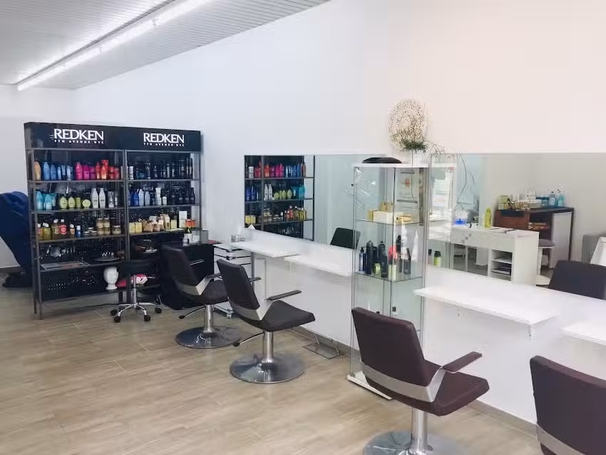 Friseur und Beauty Salon &ndash; Sch&ouml;n & Heit