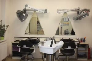 Friseur und Kosmetik Charmant GmbH