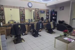 FRISEURE BARBIER LIMAR